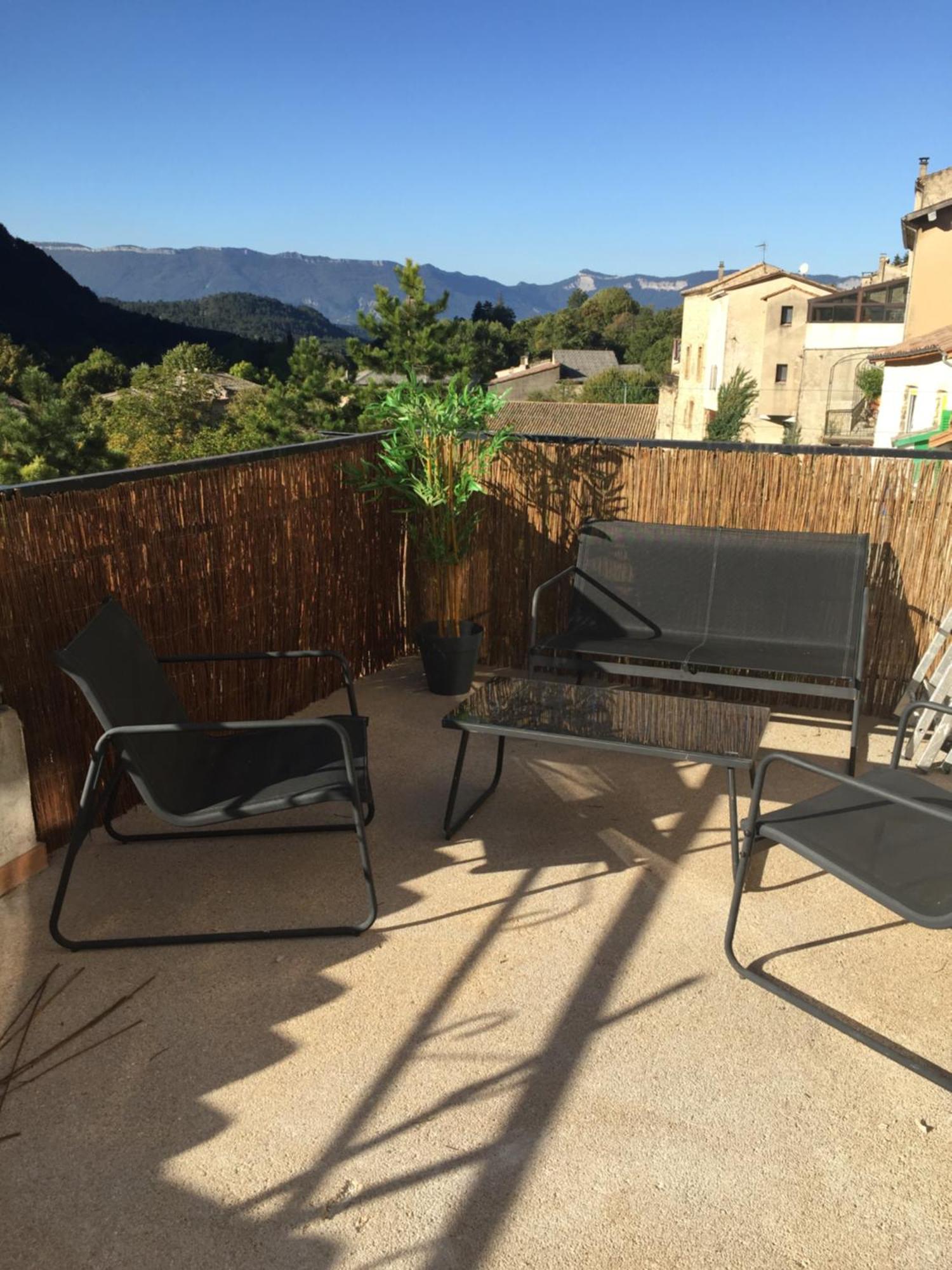 appartement 135m2 ,terrasse 45m2, 2 à 8 personnes Châtillon-en-Diois Exterior foto