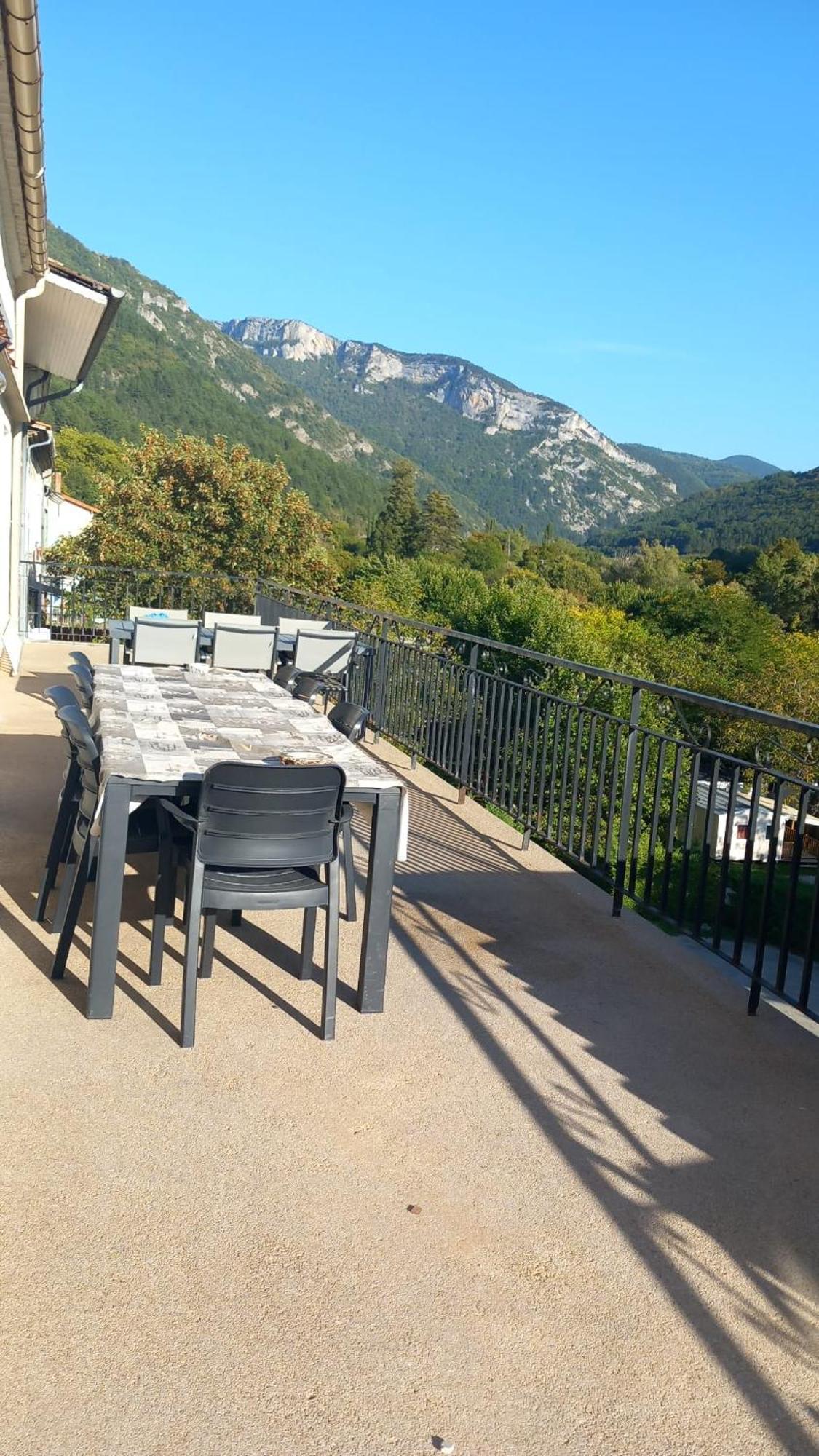 appartement 135m2 ,terrasse 45m2, 2 à 8 personnes Châtillon-en-Diois Exterior foto